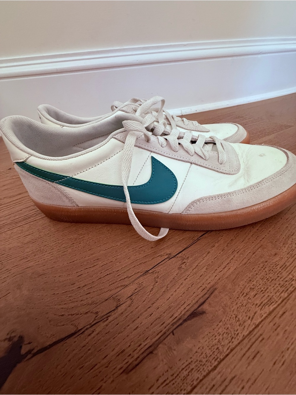 Nike Men’s White Sneakers with green Swoosh